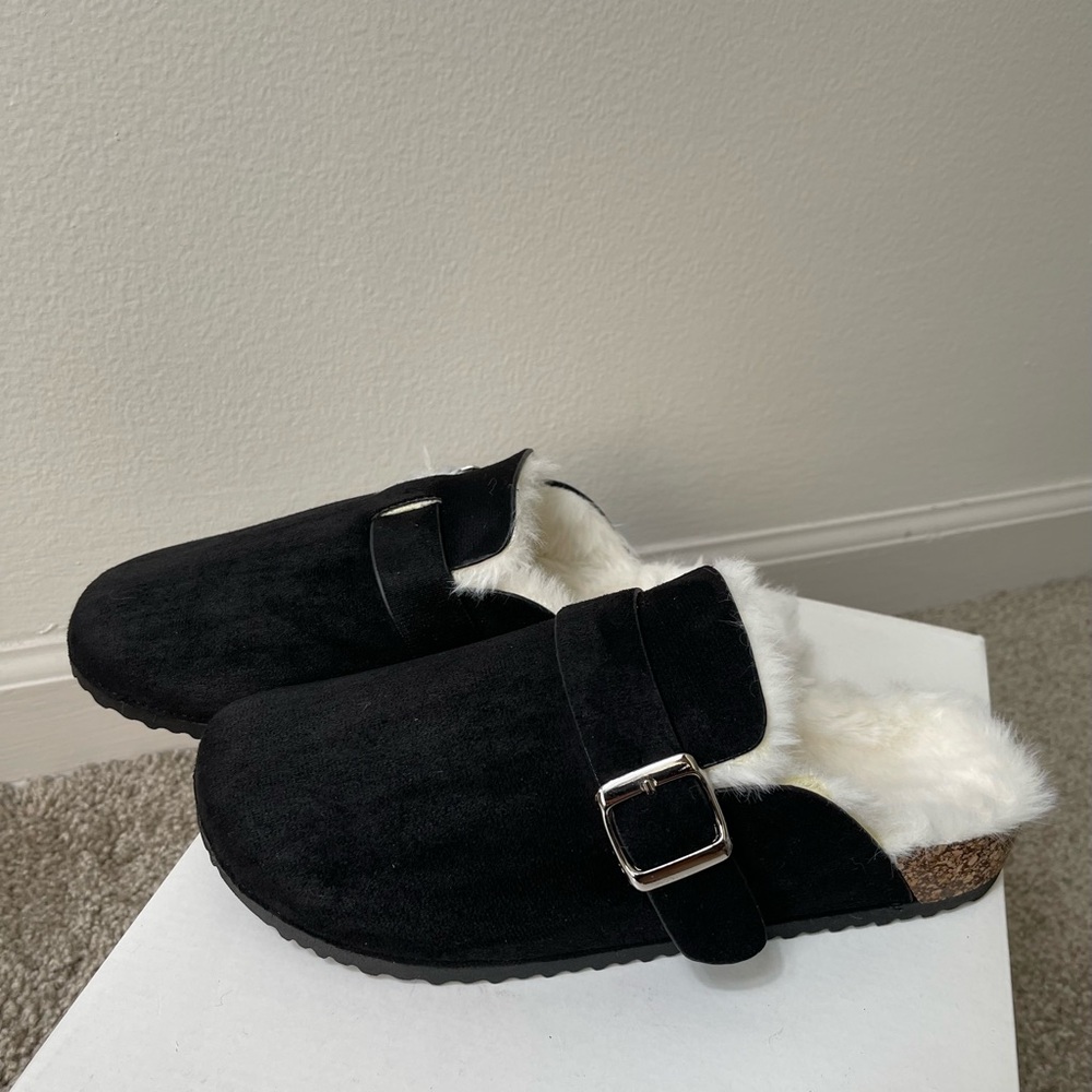 Cozy Slippers Black Shoes Home Size 8 or 39 NEW - Picture 2 of 6